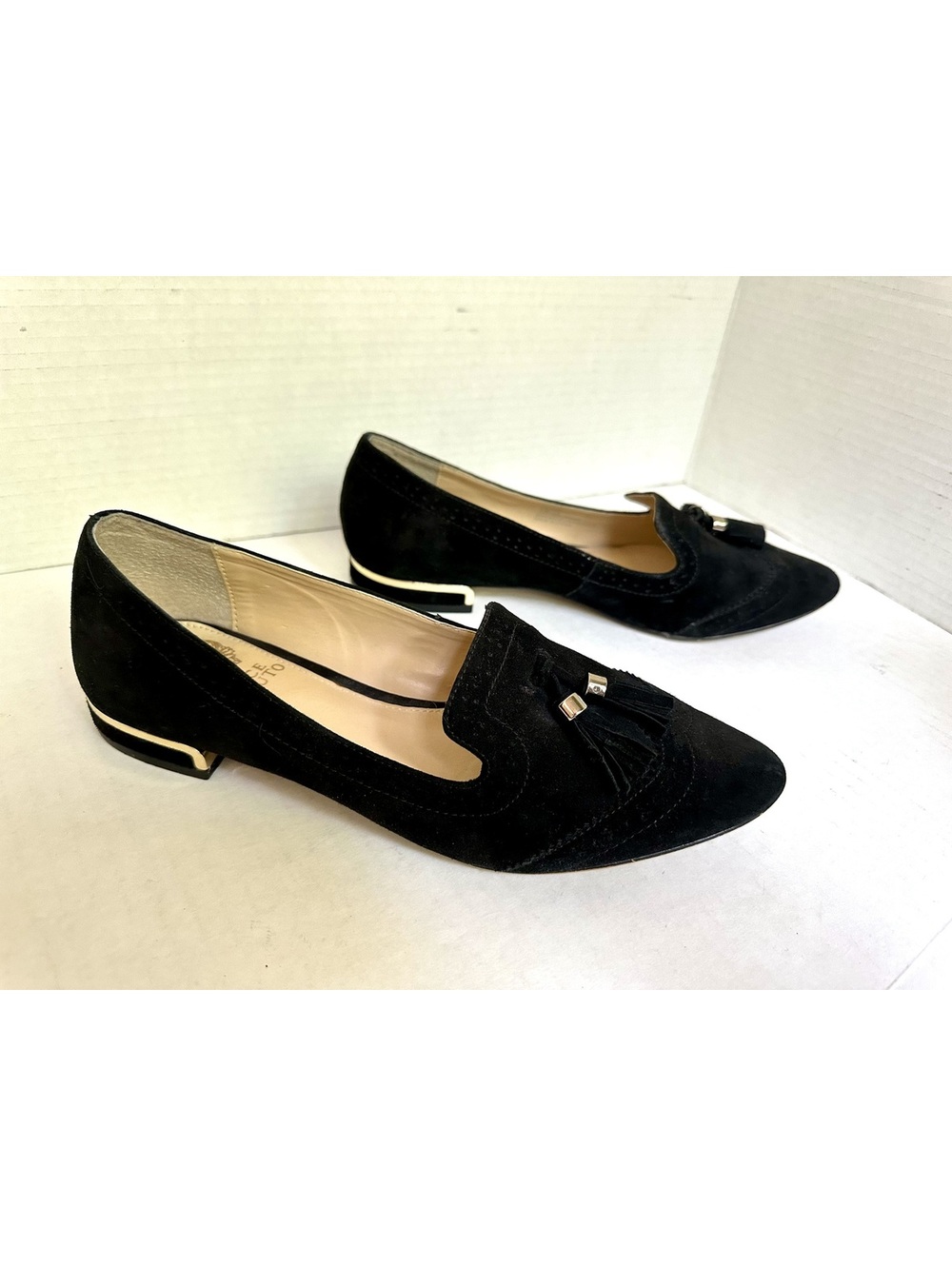 Vince Camuto Black Suede Tassel Loafers Pointed Toe Gold-Tone Accent Size 7